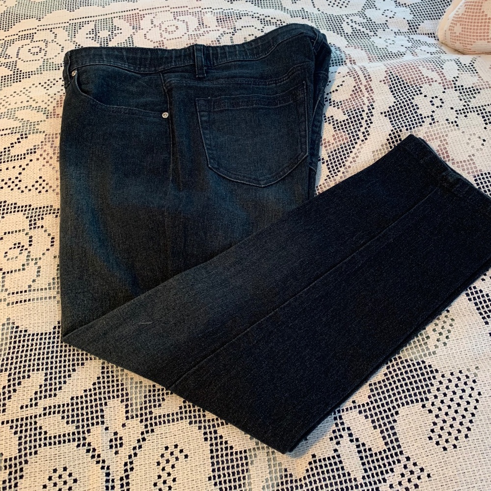 DG2 Shadow-washed Crop Jeans
